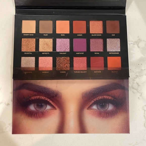 Huda beauty desert dusk - Picture 2 of 2